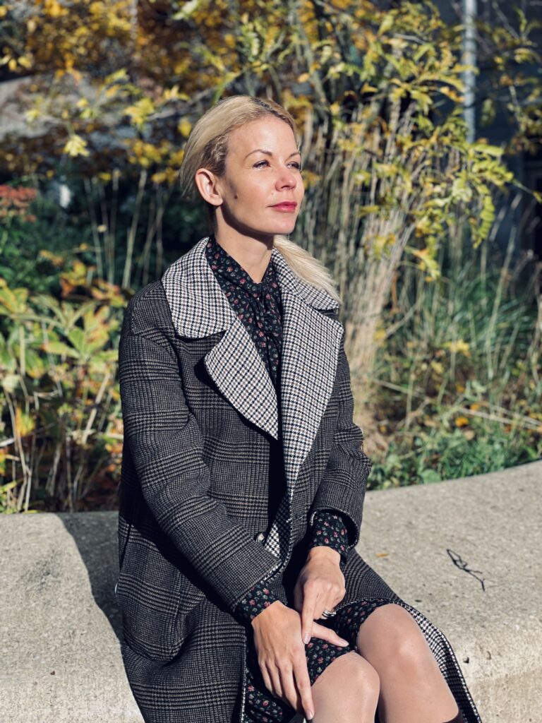 Profile picture of Anna König Jerlmyr at outdoor garden.