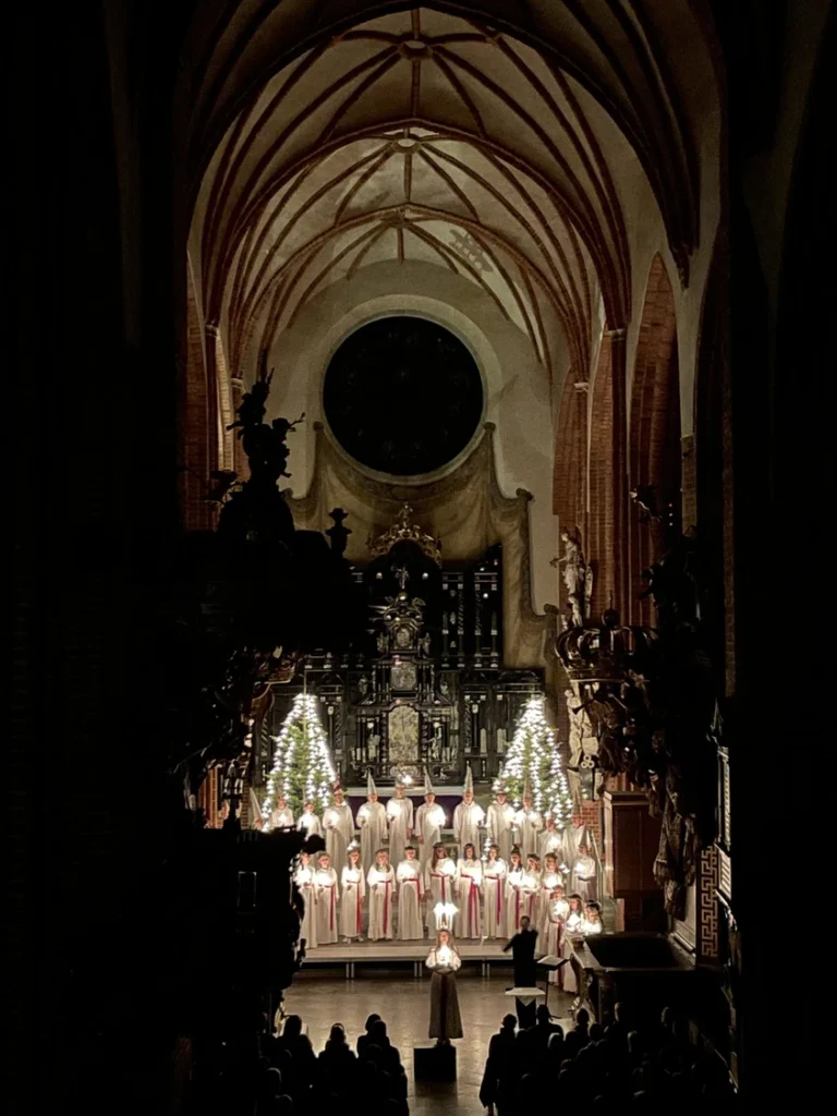 Lucia choir singing in the church seen from above.