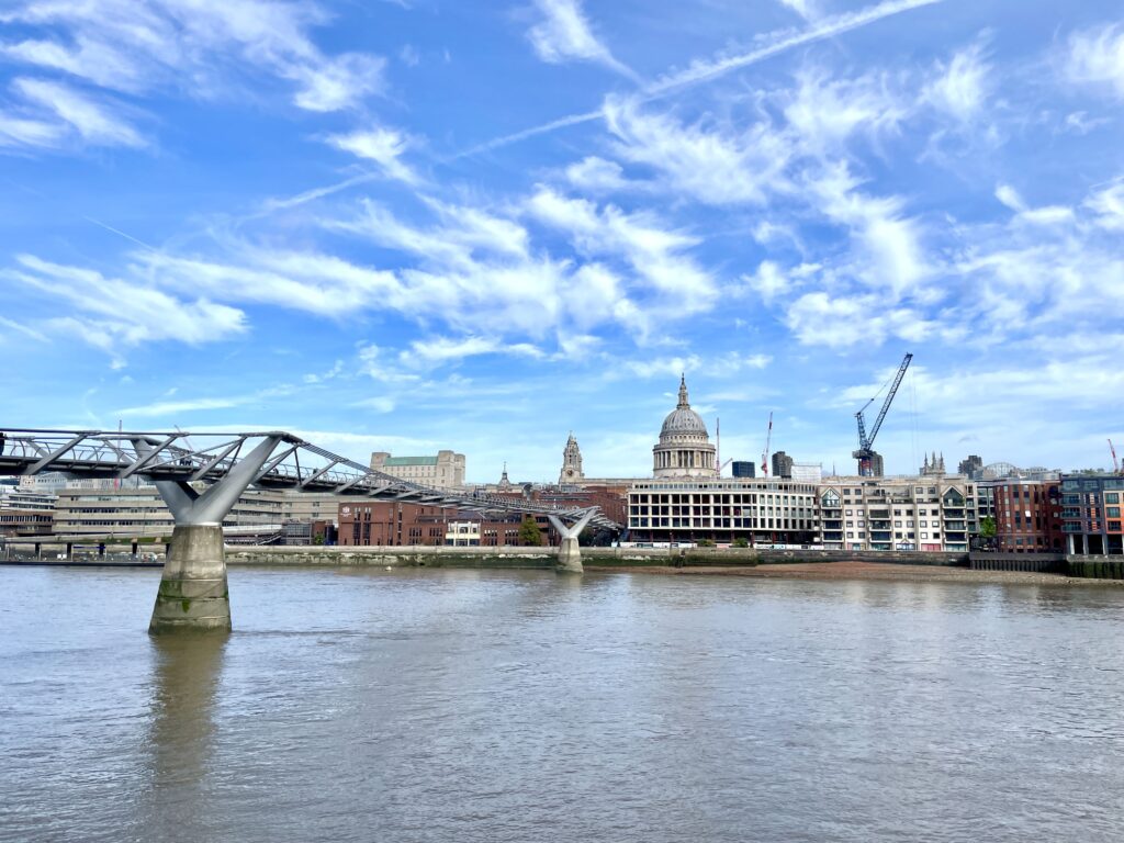 Bridge over Thames River linking St Paul and Tate Modern