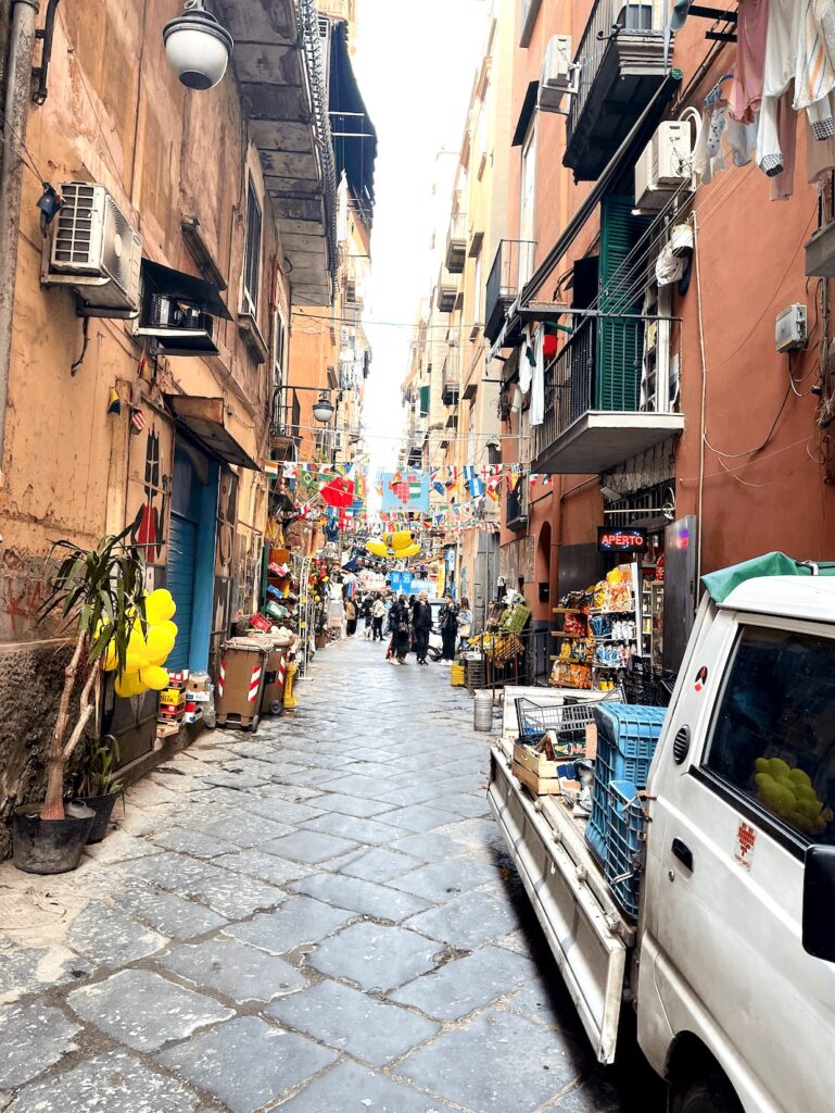 Narrow alleyway in Napoli.