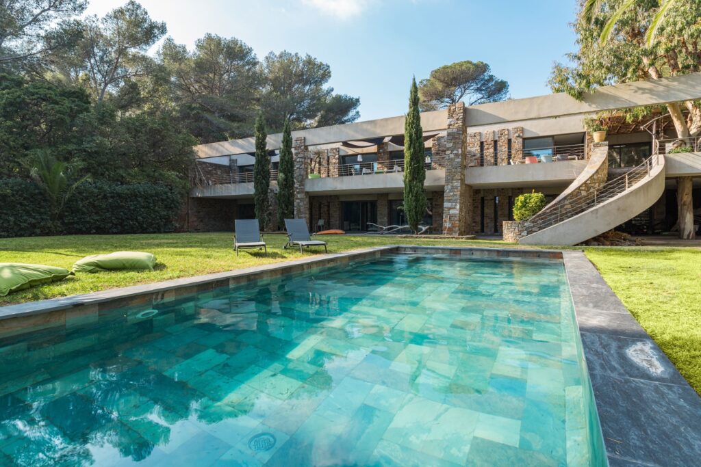 Two-floored villa with outdoor swimming pool in the garden, Bormes les Mimosas, France