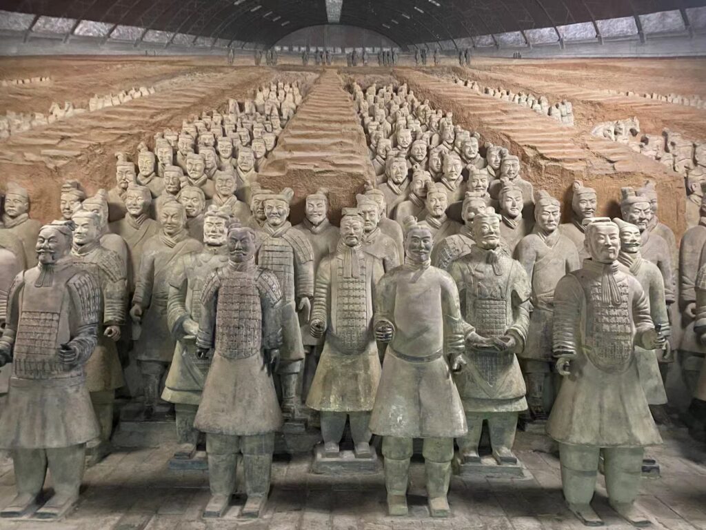 A large hall with statues lined up in a grave