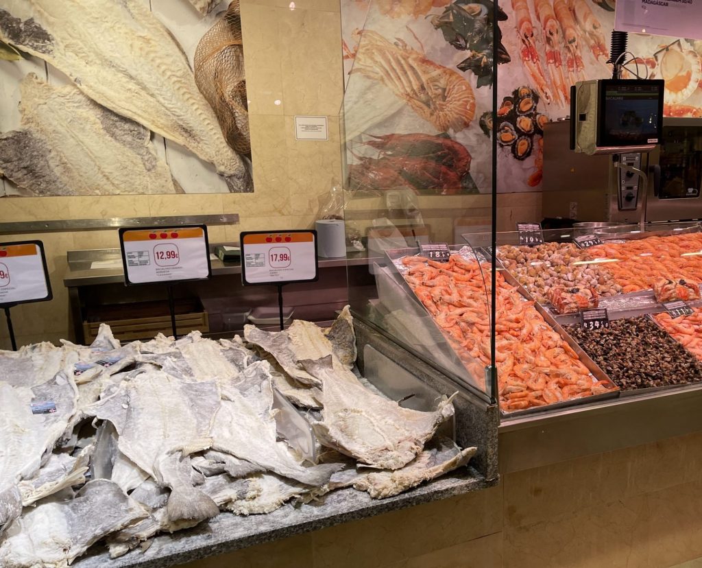 Deli display of fish and shellfish