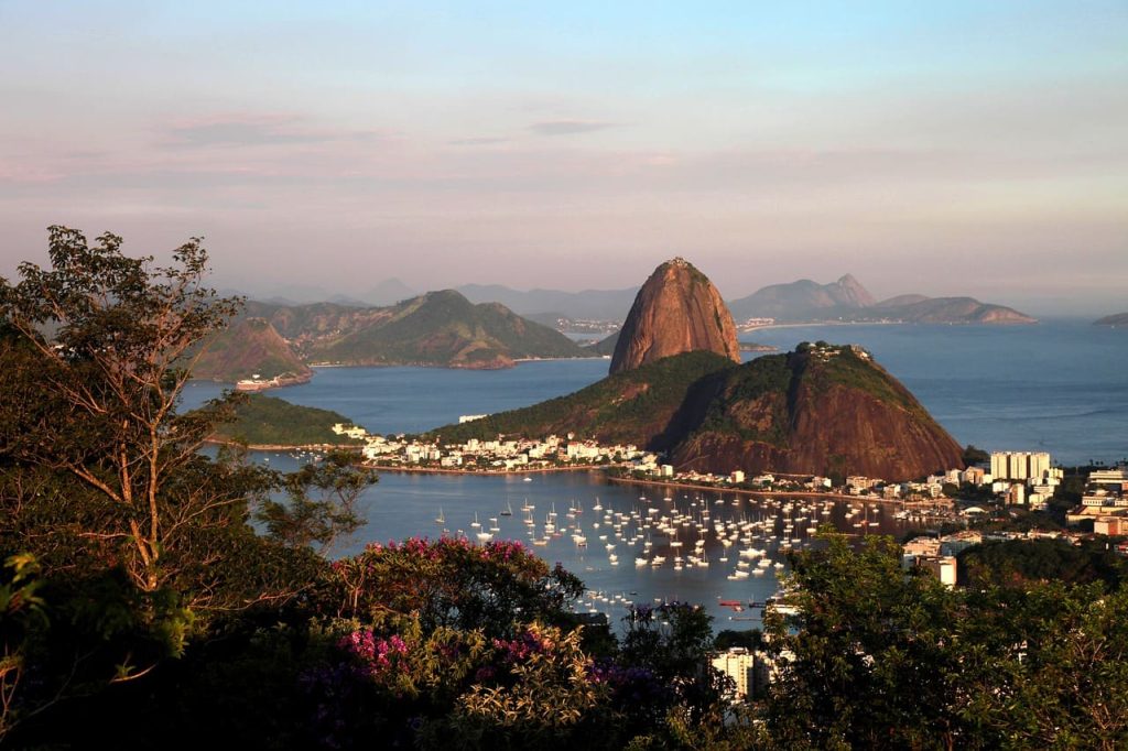 Rio de Janeiro picture of bay and mountains