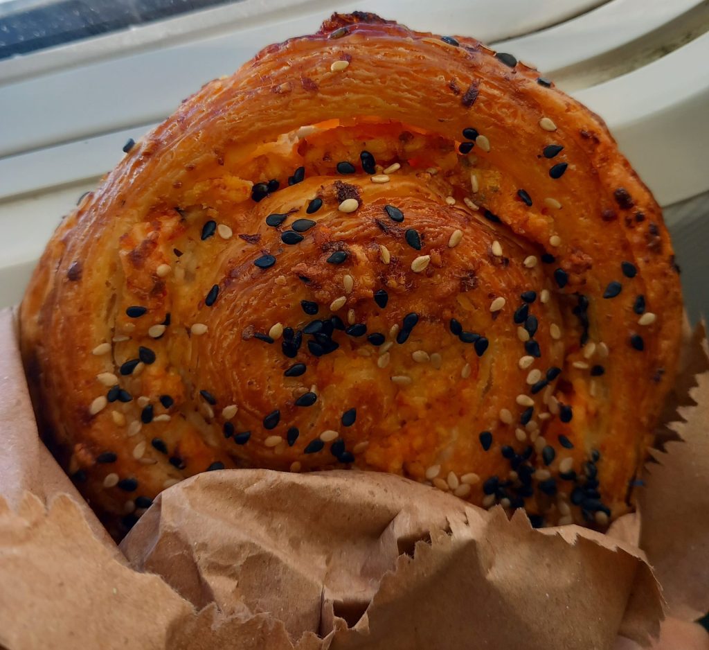 Bread swirl with sesame seeds