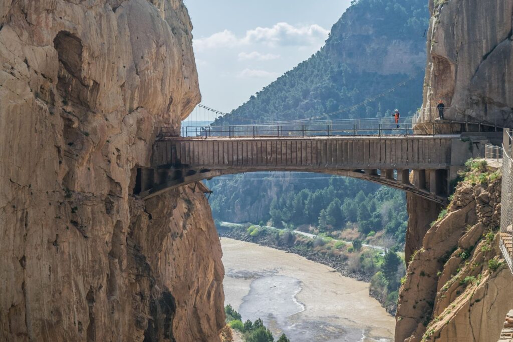 Narrow pedestrian bridge between two cliffs
