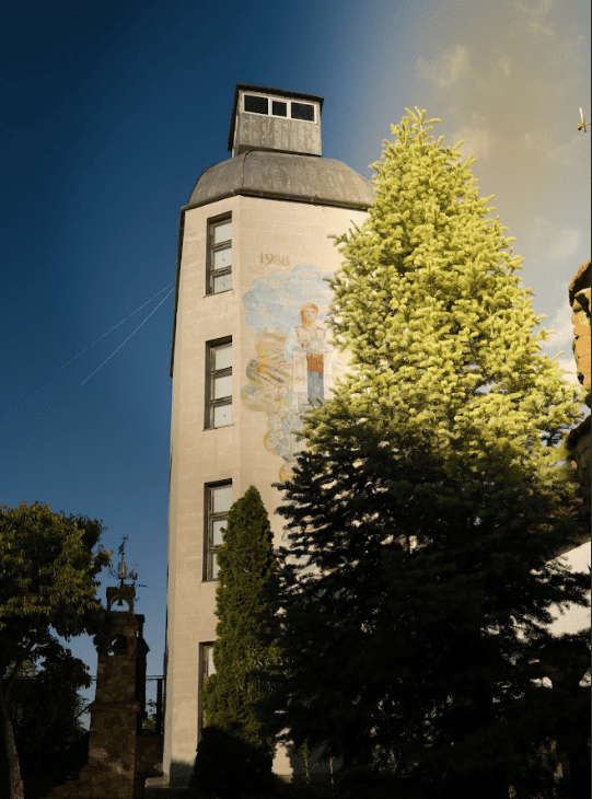Multi-level tower shaped like a bottle